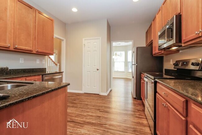 Building Photo - 165 Avonshire Dr