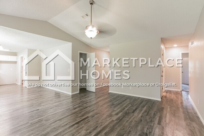 Foto del edificio - 490 Aster Ave