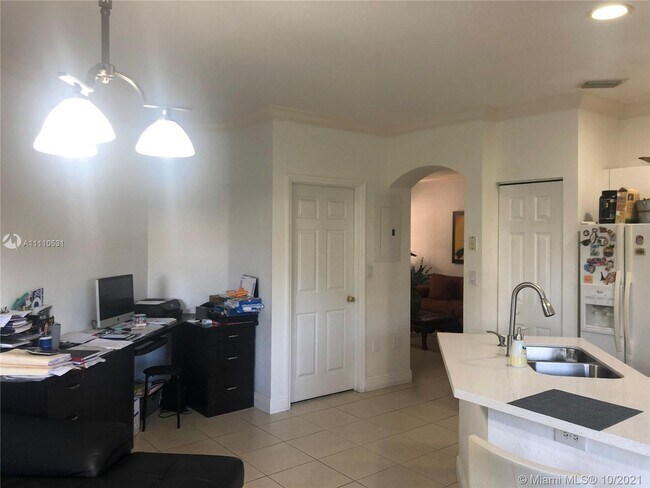 Foto del edificio - 5755 NW 115th Ct