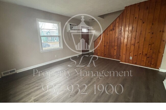 Foto del edificio - 1029 Blakley Dr