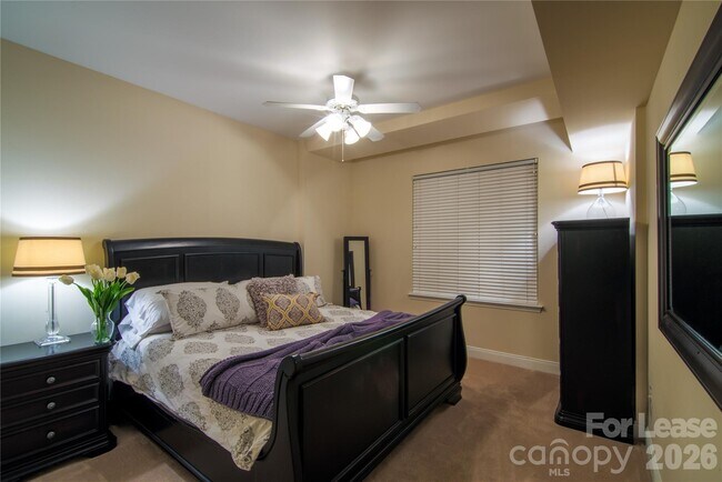 Foto del edificio - 300 W 5th St