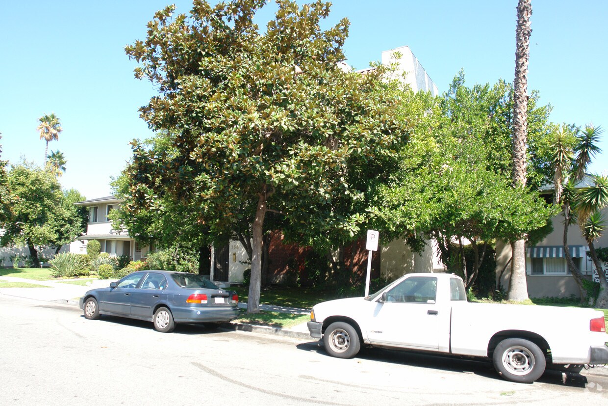 Building Photo - 134 N Cedar St