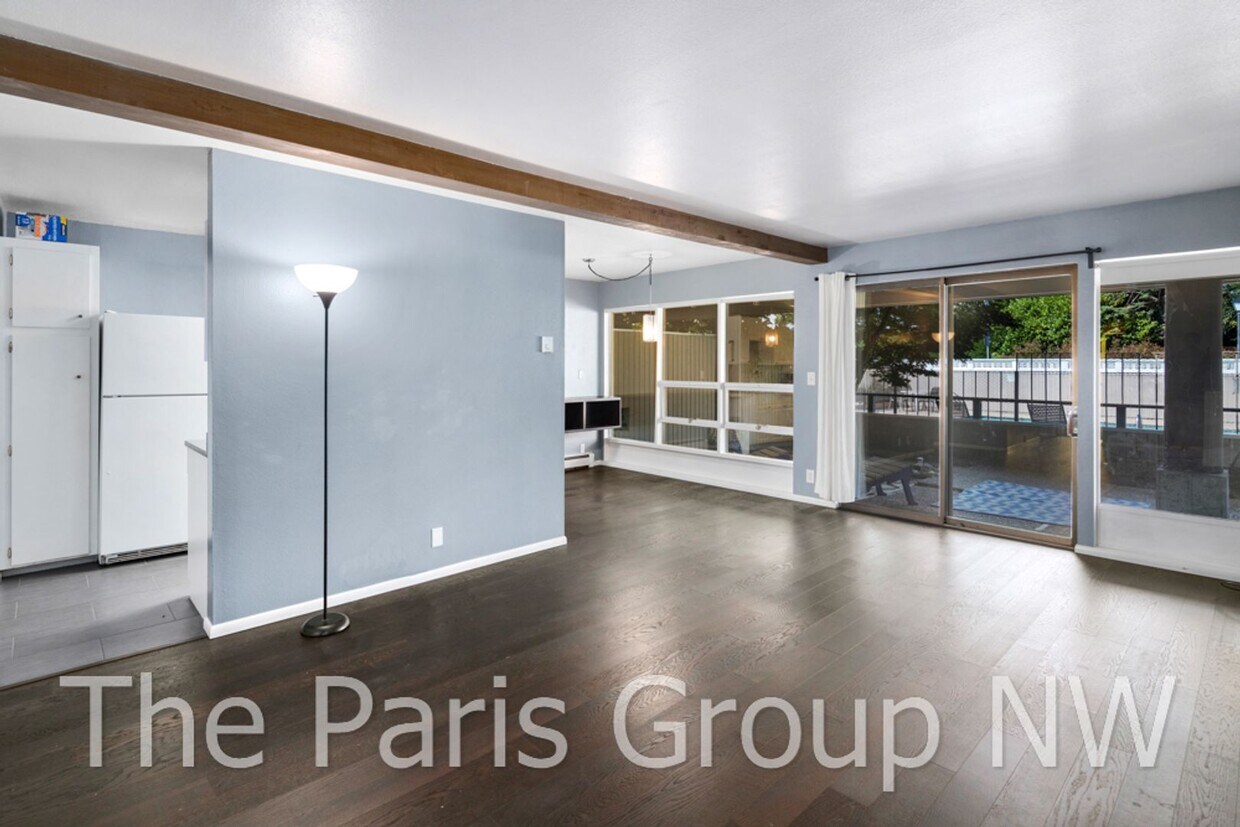 Foto principal - Beautiful Downtown Bellevue 819sf 2BR Cond...