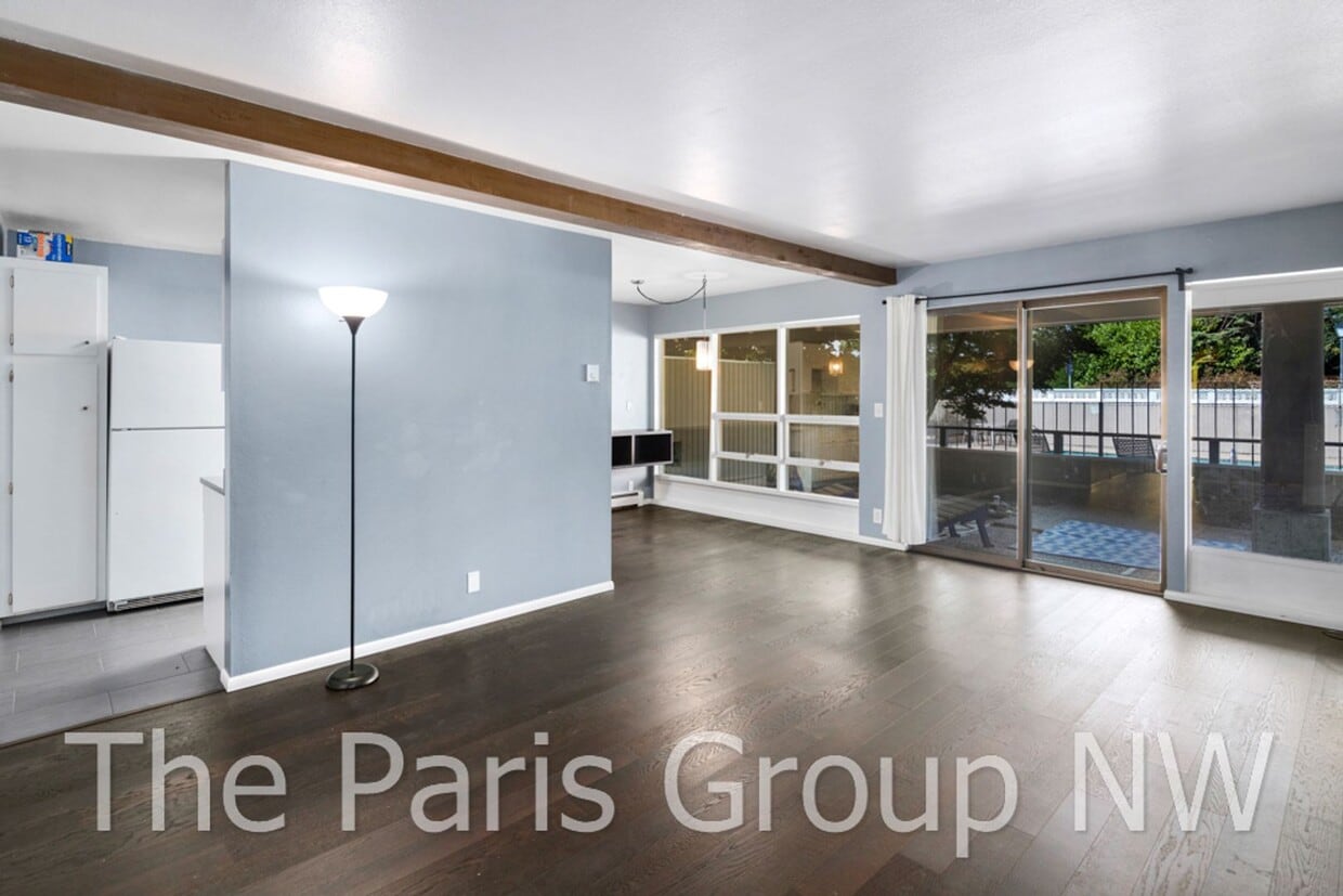 Primary Photo - Beautiful Downtown Bellevue 819sf 2BR Cond...
