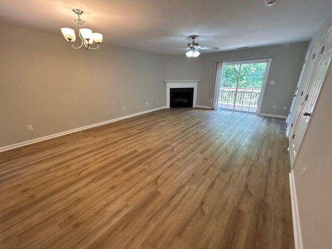 Building Photo - 4 Bedroom | 3.5 Bedroom Raleigh Townhome