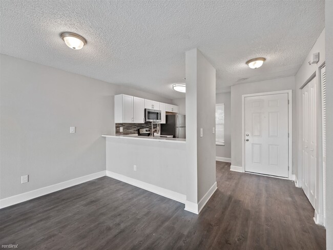 Foto del edificio - 1 br, 1 bath Condo - 2564 Woodgate Bouleva...