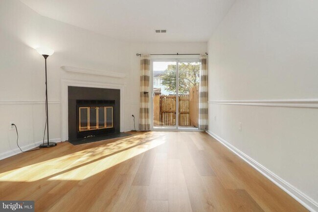 Building Photo - 13893 Oyster Point Ct