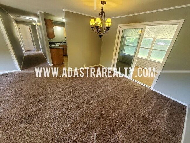 Foto del edificio - Beautiful Ranch Home in the Northland-Available in JUNE!!