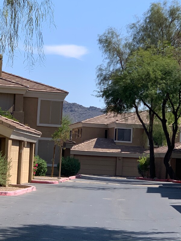 Foto del edificio - 1411 E Orangewood Ave