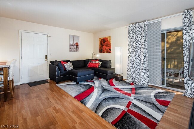 Foto del edificio - 4330 Sandy River Dr