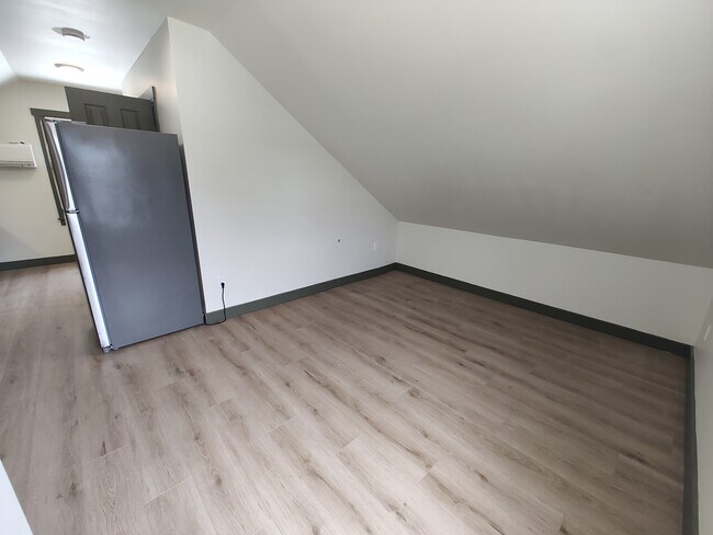 Foto del edificio - 8478 Rocky River Rd