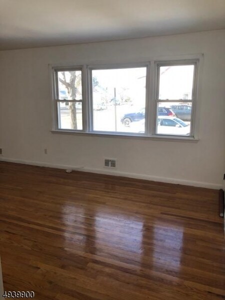 Foto del edificio - 47 Pleasant Ave