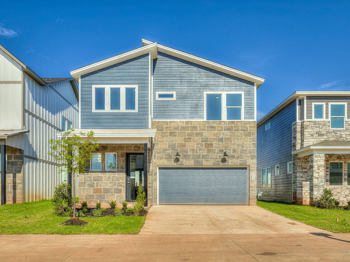 Primary Photo - Beautiful New Construction Home in Edmond/...