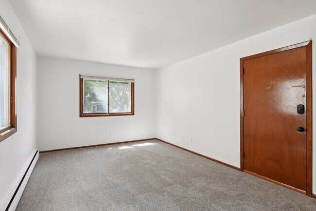 Building Photo - 3029 Garfield Ave