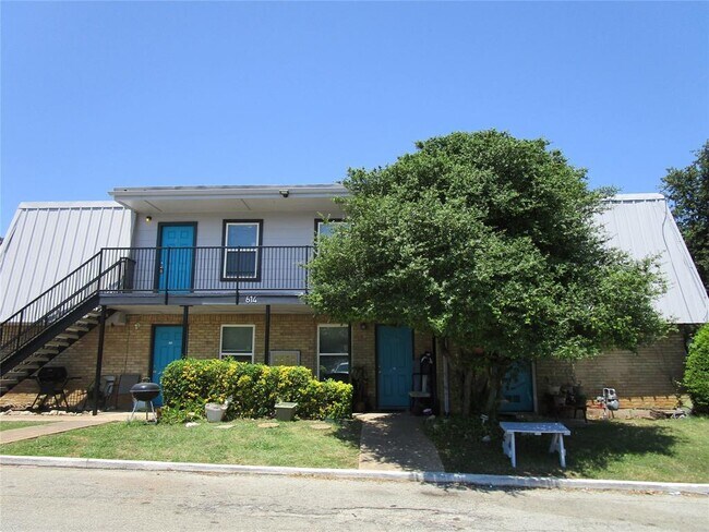 Building Photo - 618 Londonderry Ln