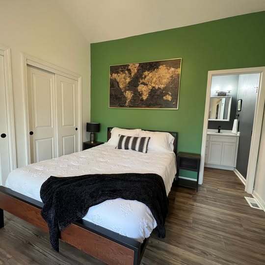 Foto principal - 8012 Briardale Dr