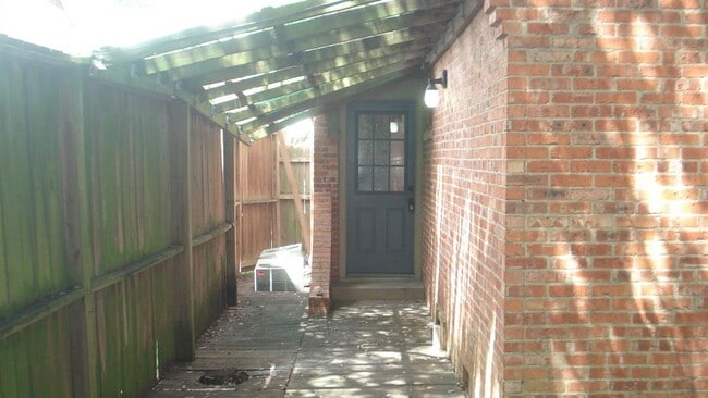 Building Photo - 1313 Peden St
