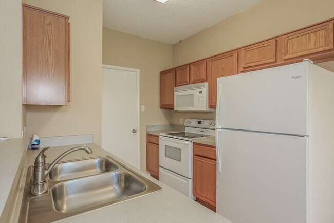 Building Photo - 6416 Freshwater Ln