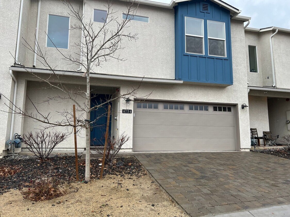 Primary Photo - 4724 Black Falcon Way