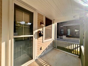 Building Photo - 327 Freyling Pl SE