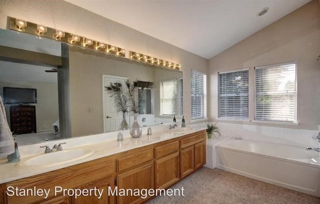 Building Photo - 3 br, 2.5 bath House - 8157 Quiet Knolls Dr