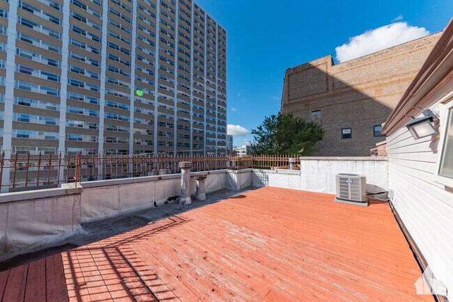 Building Photo - 925 W Lawrence Ave