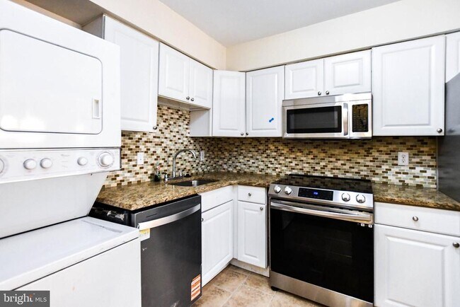 Building Photo - 11482 Laurelwalk Dr