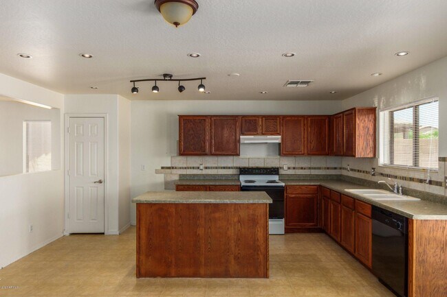 Building Photo - 7247 S Sunrise Way