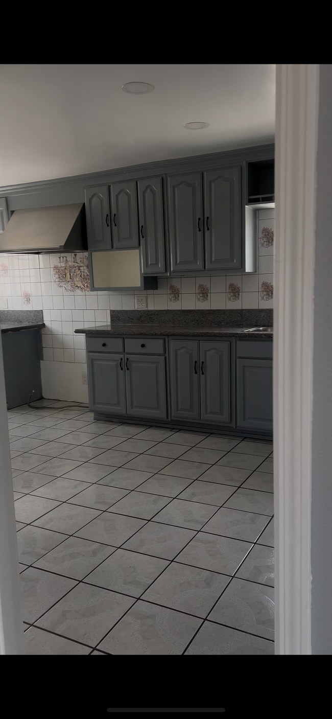 Foto del edificio - 8136 Walnut Dr