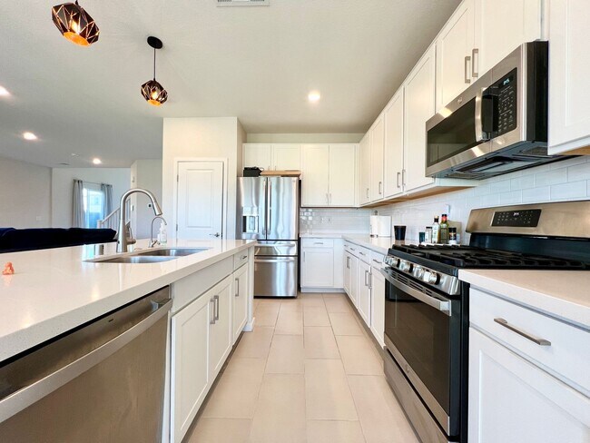 Building Photo - NEWER BUILD 4BD/3BA HOME NEAR DEER SPRINGS...
