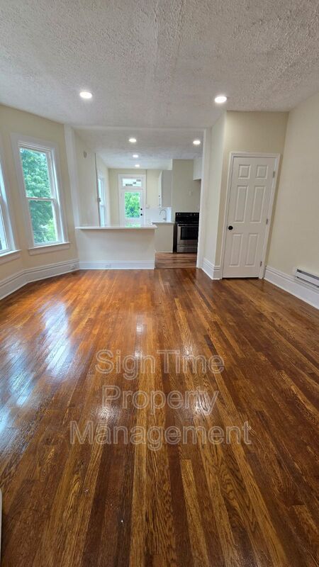 Building Photo - 27 Wayside Ave