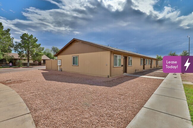 Building Photo - 703 E Knoll St