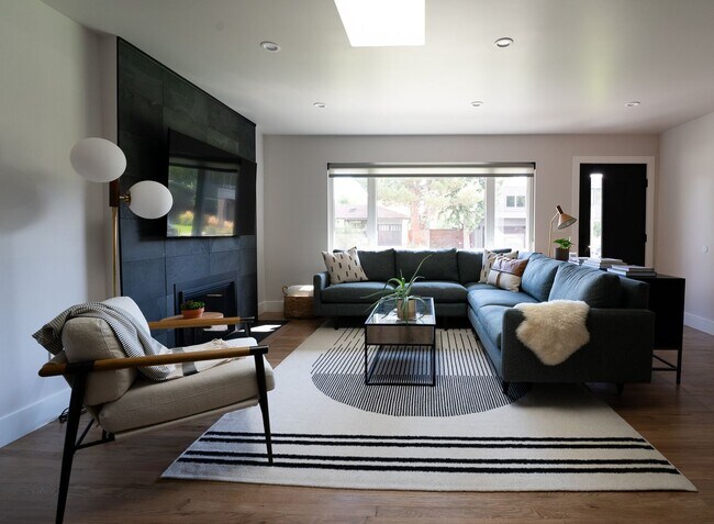 Foto del edificio - STUNNING MODERN FARMHOUSE in North Boulder...