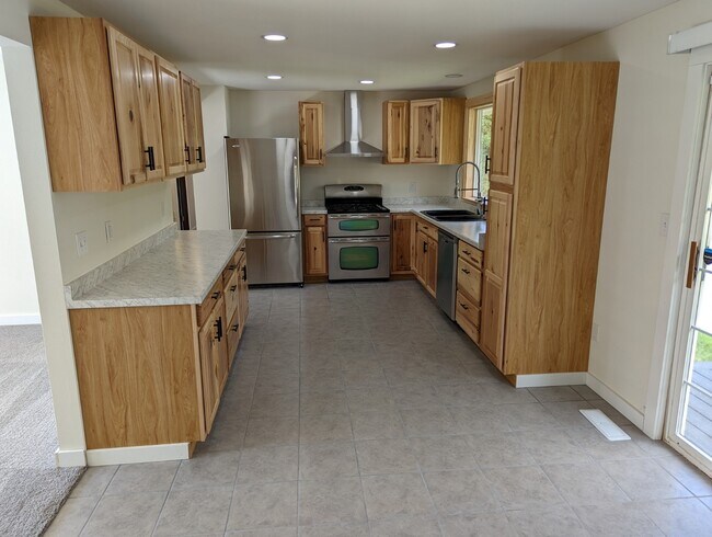 Foto del edificio - 3884 Madrona Dr SE