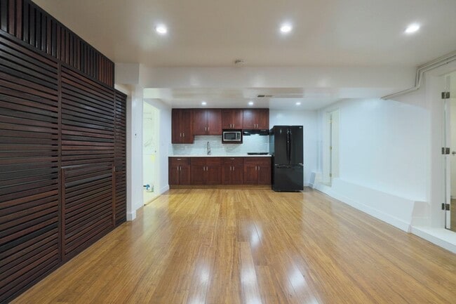 Building Photo - 1730 33rd Ave