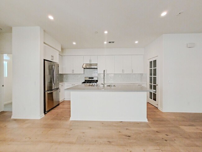 Foto del edificio - Los Alamitos Condo - 3 Bedroom / 2.5 Bathr...