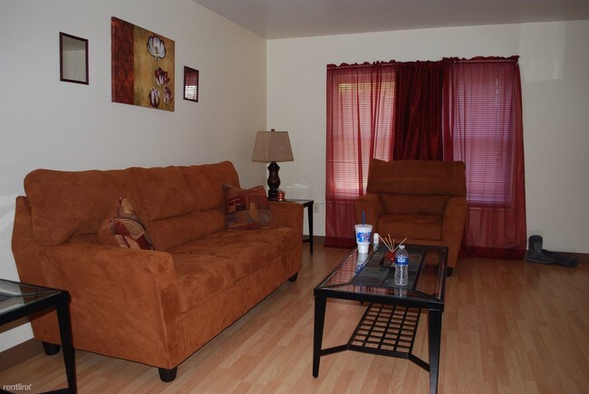 Foto del edificio - 844 W Moss Ave