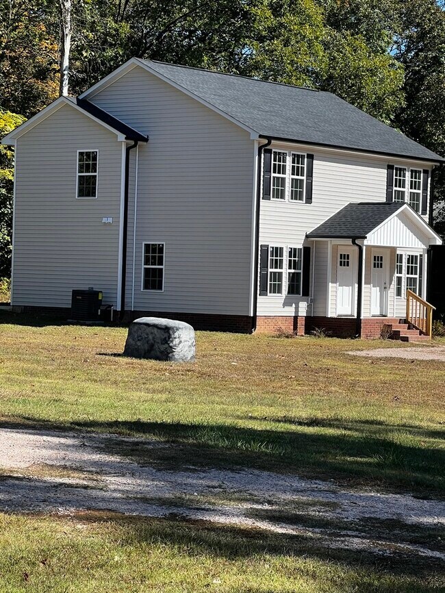 Foto del edificio - 513 E Mills Dr