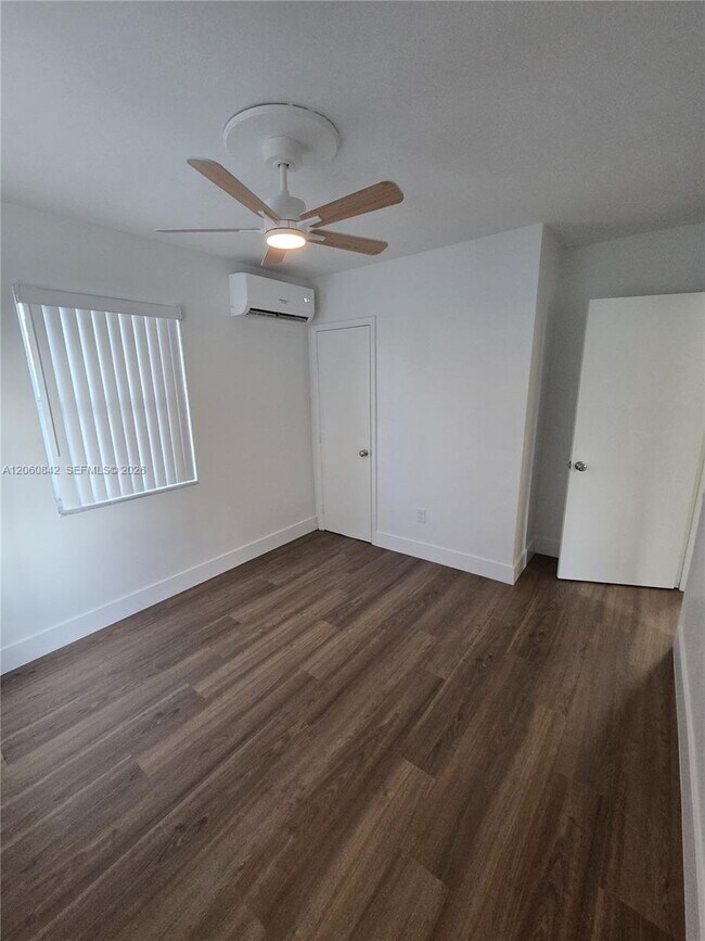 Foto del edificio - 289 NE 45th Ct