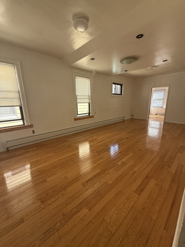 Building Photo - 188 Gelston Ave