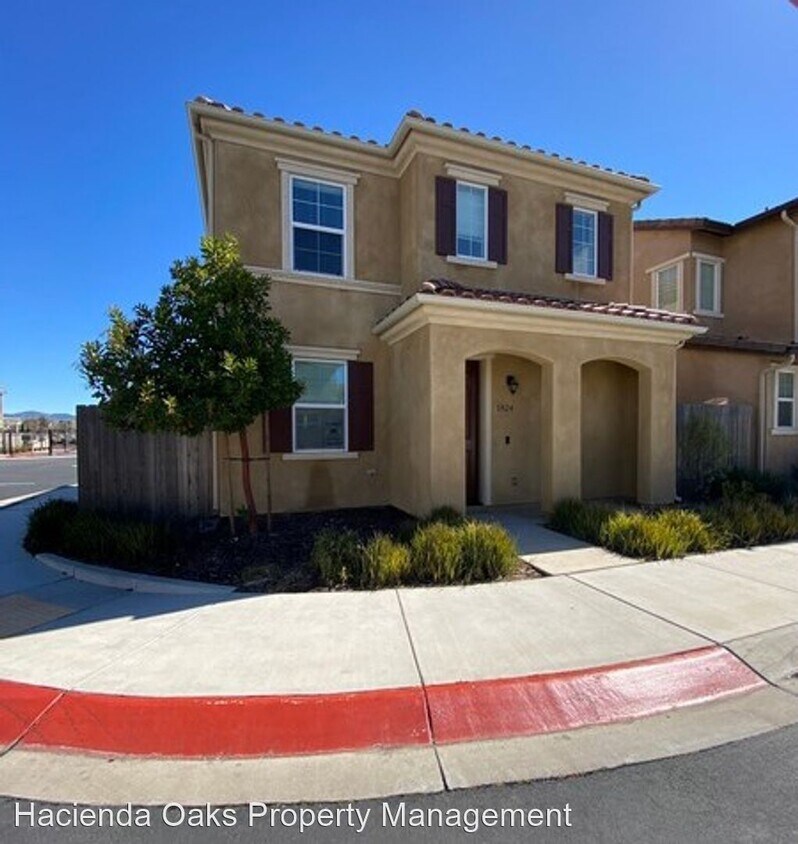 3 br, 2.5 bath House 1824 Blue Sage Lane House Rental in Santa