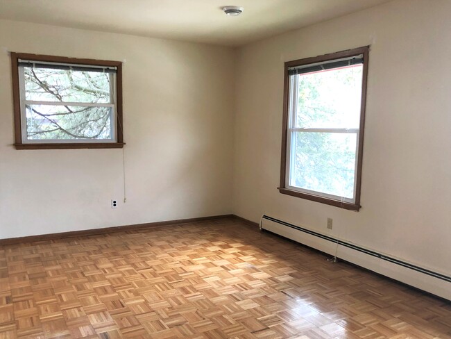 Parquet Floors - 406 Palomino Ln