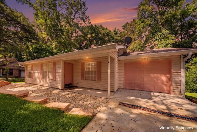 Foto del edificio - 4800 Leah Ln