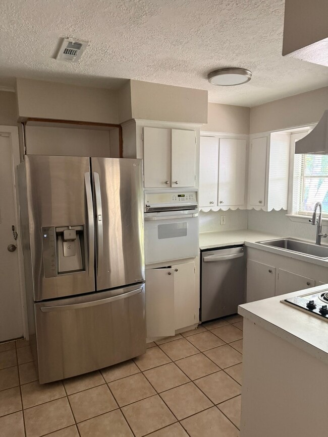 Foto del edificio - 5606 Dahlia Ln