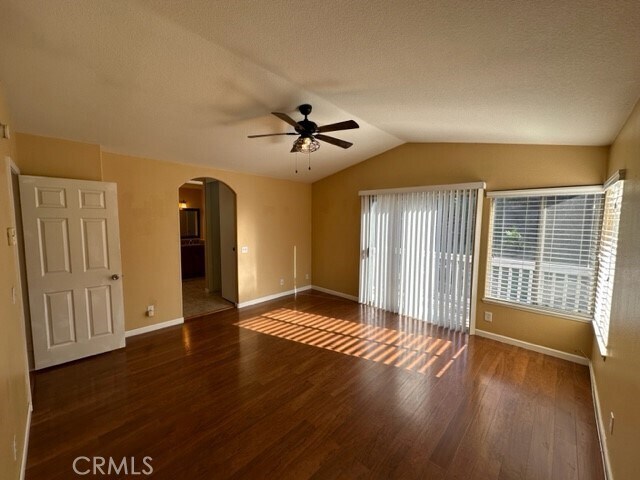 Foto del edificio - 2124 Siskiyou Ln