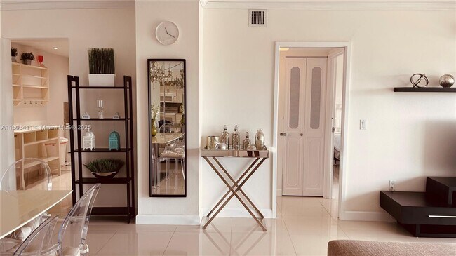 Foto del edificio - 3675 N Country Club Dr