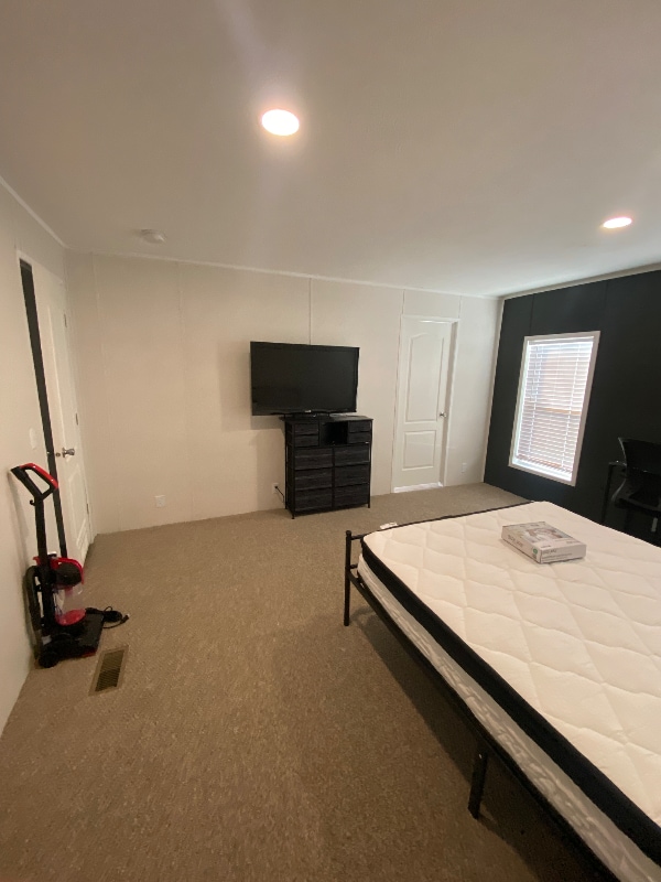 Building Photo - 325 Robin Ln