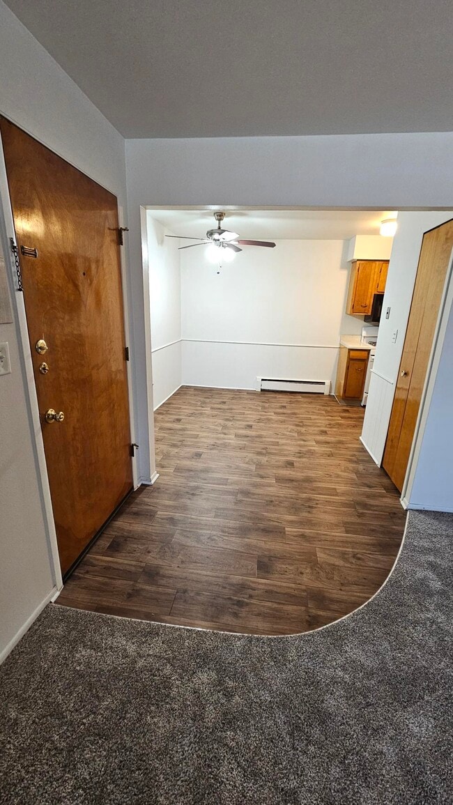 Building Photo - Somerset Manor East Apartments