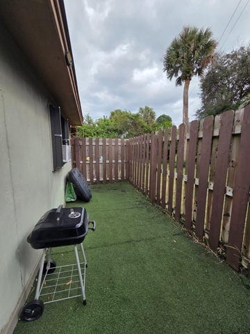 Photo - 810 Sandtree Dr Townhome