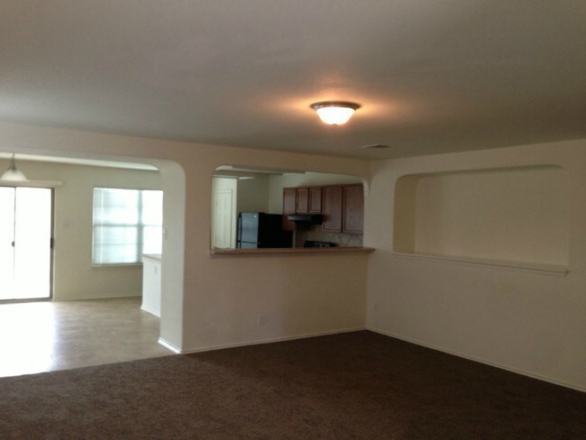 Foto del edificio - 621 Dark Tree Ln